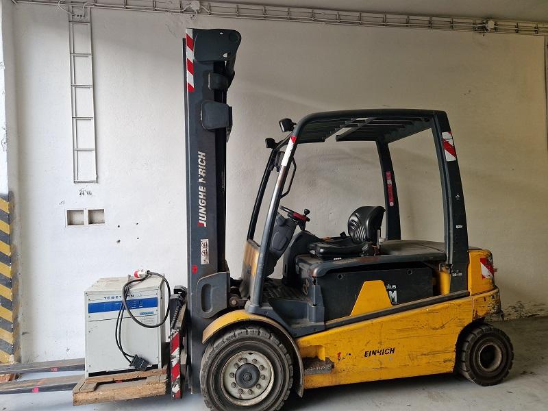 JUNGHEINRICH EFG 540, bateriový, TRIPLEX, plně funkční