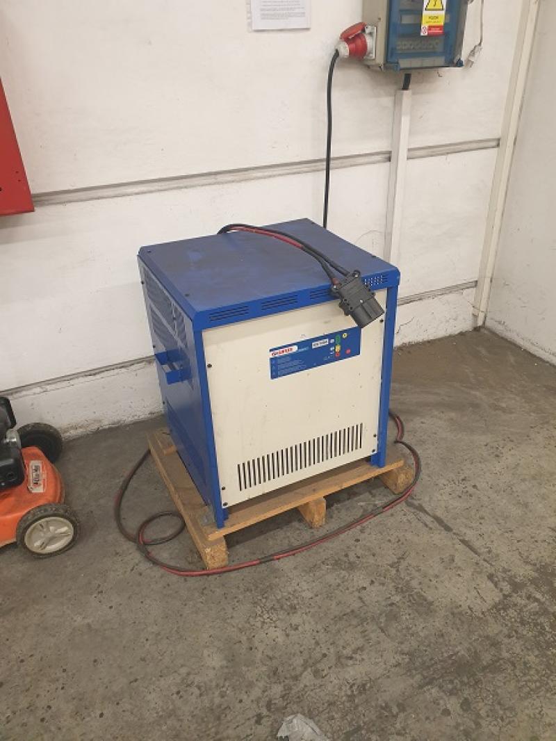 LINDE  E 40, bateriový, ZÁNOVNÍ BATERIE! TRIPLEX 6,3m, PRONAJATÝ