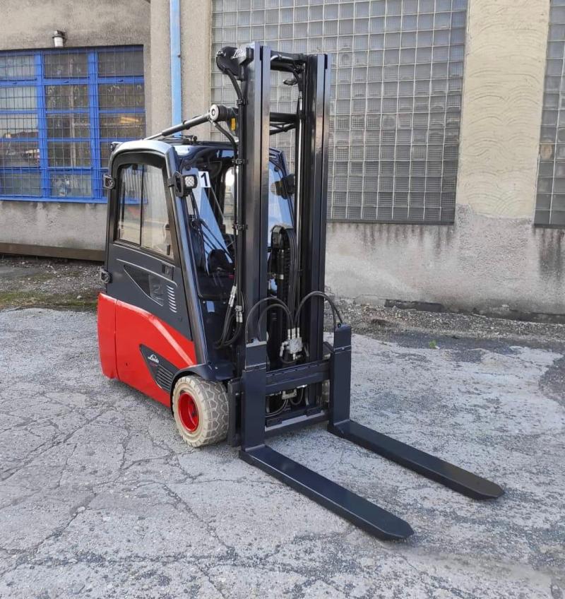 LINDNE  E20L-02,  TRIPLEX, průjezd 2,47m do kamionu! K pronájmu