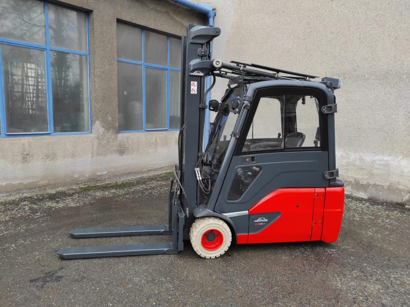 LINDNE  E20L-02,  TRIPLEX, průjezd 2,47m do kamionu! K pronájmu