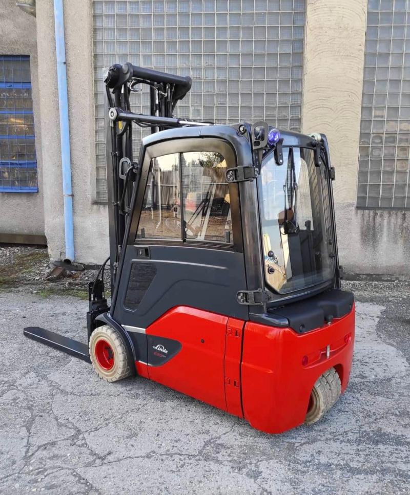 LINDNE  E20L-02,  TRIPLEX, průjezd 2,47m do kamionu! K pronájmu