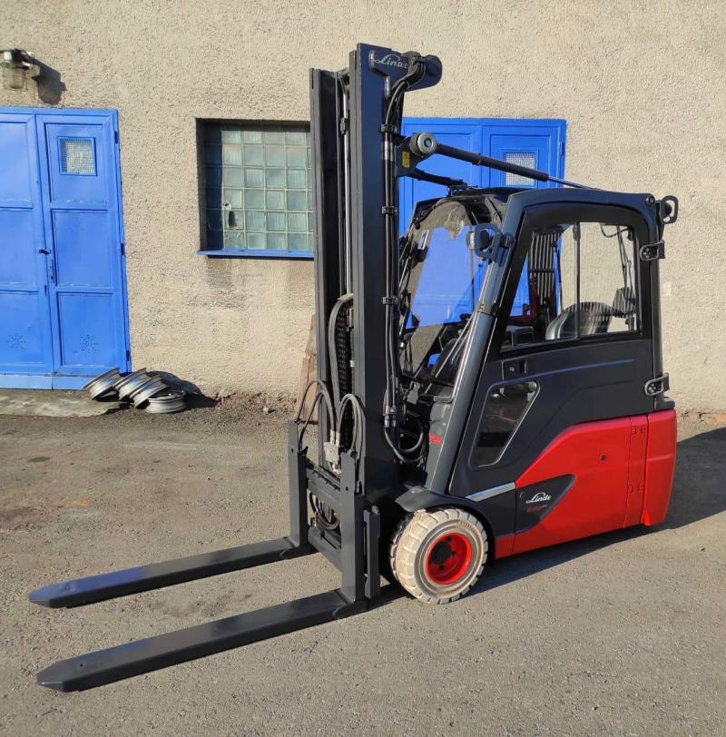 LINDNE  E20L-02,  TRIPLEX, průjezd 2,47m do kamionu! K pronájmu