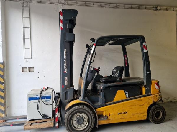 JUNGHEINRICH EFG 540, bateriový, TRIPLEX, plně funkční