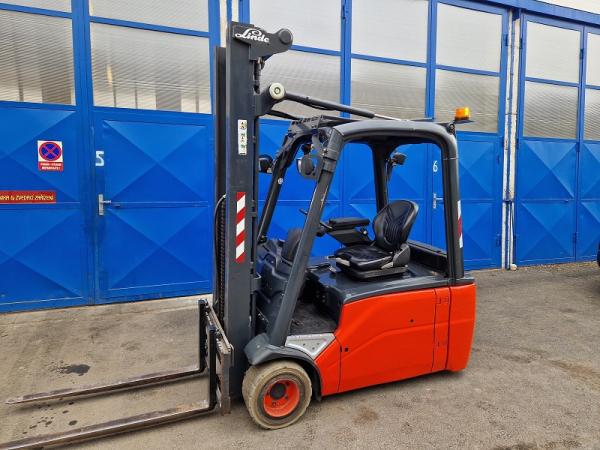 LINDE  E 18 L, bateriový, TRIPLEX 5,4m, průjezd 2,47m, BAT 2016