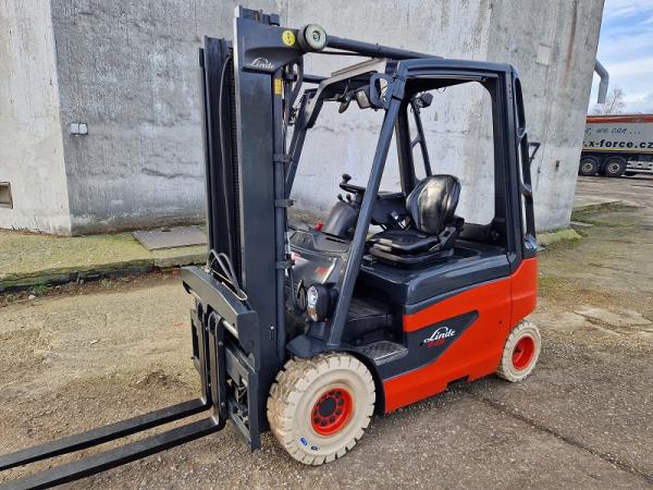 LINDE  E 25 - 01, BATERIOVÝ, s hydraul. pozicionerem, BATERIE 2019, k prodeji i pronájmu